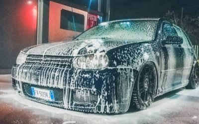 Tips Mencuci Mobil Sendiri di Rumah