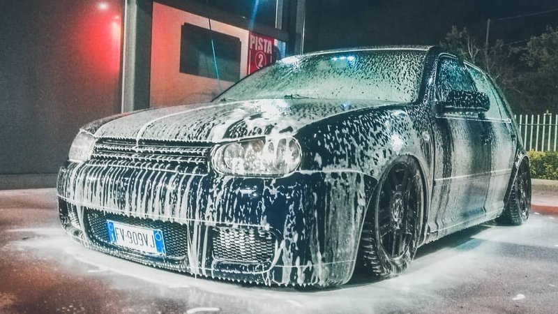 Tips Mencuci Mobil Sendiri di Rumah