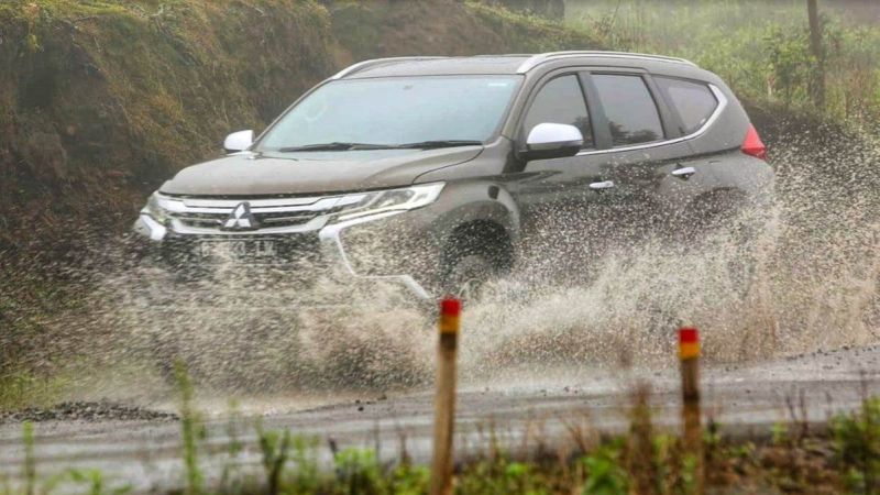Aksesoris Mobil yang Berguna Saat Musim Hujan