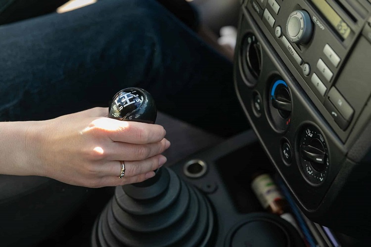 Tidak Kalah dari Matic, Inilah Keunggulan Mobil Manual